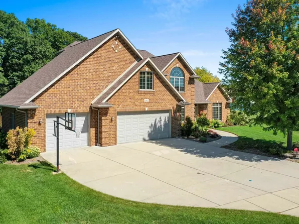 1912 Snowy Owl Ct, De Pere, WI 54115