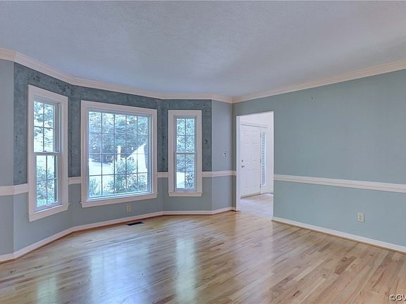 5th image of 208 Crescent Dr