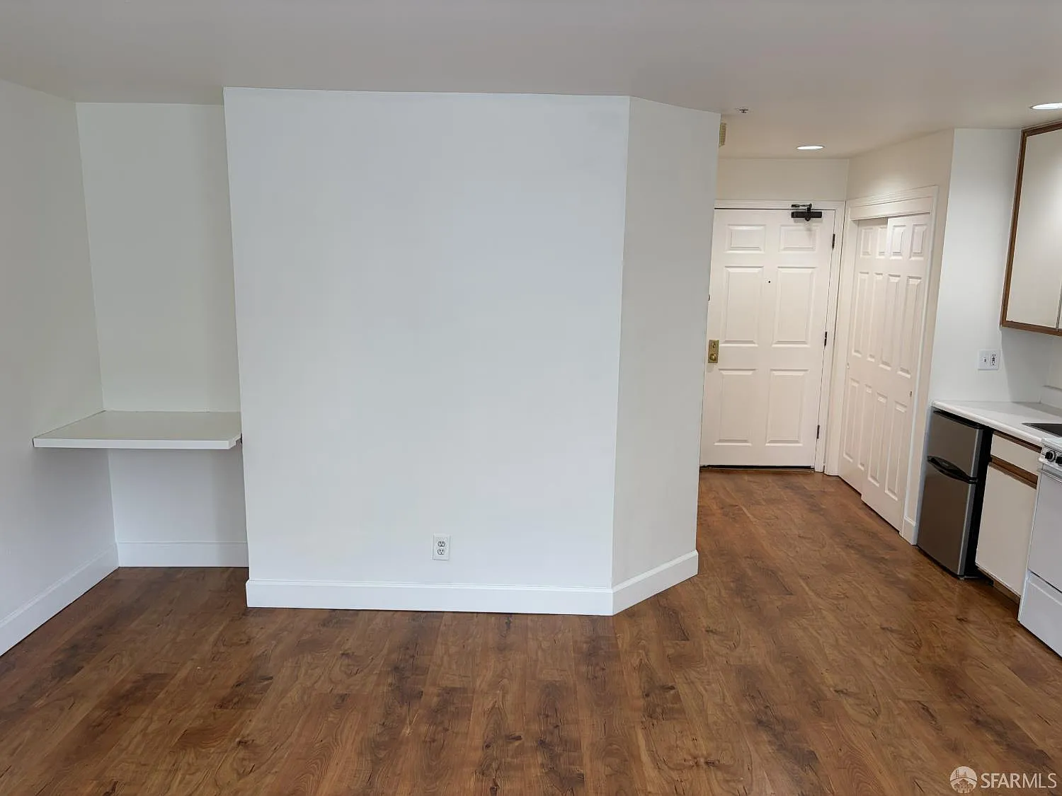 195 7th St #204 - Photo 4