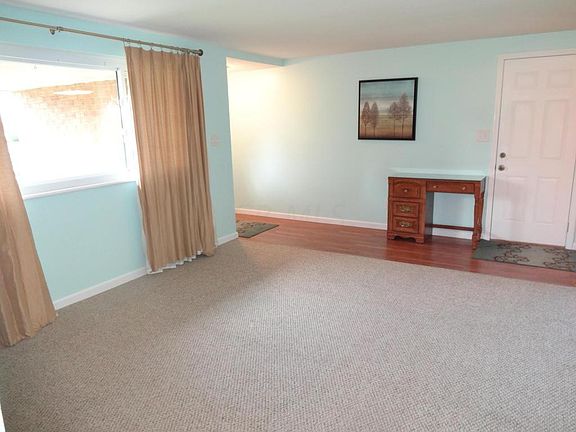 4th image of 1698 Dean Ct