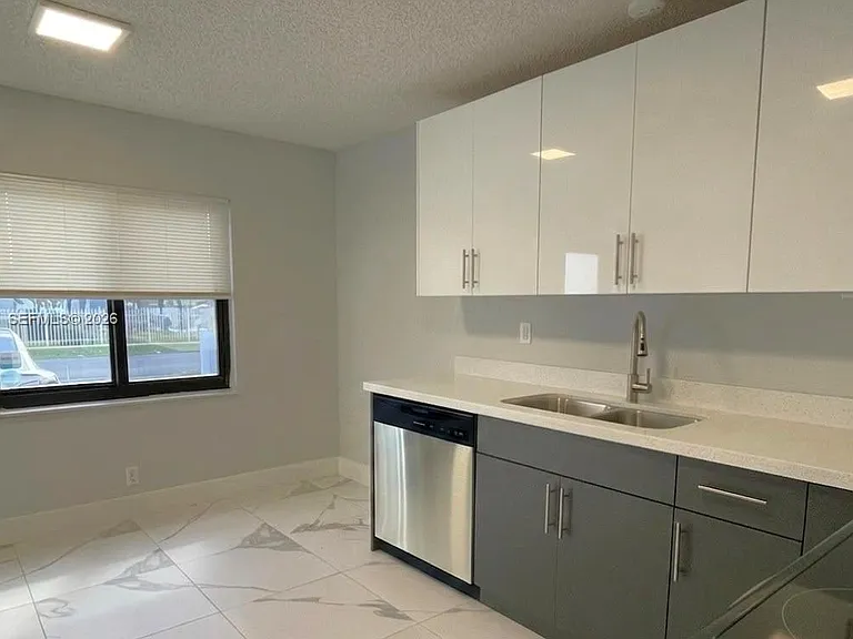 1370 NW 3rd St — Photo 5