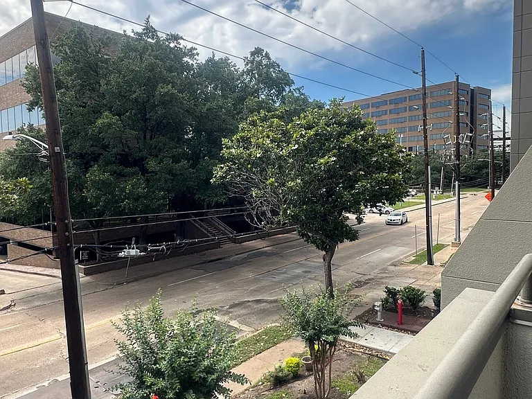 Augusta Court Apartments — Photo 31