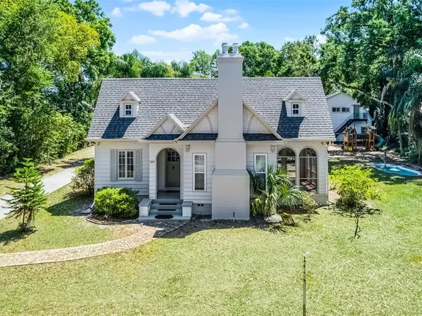 1210 S Clayton St, Mount Dora, FL 32757