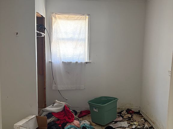 4th image of 2424 W Wiswall St