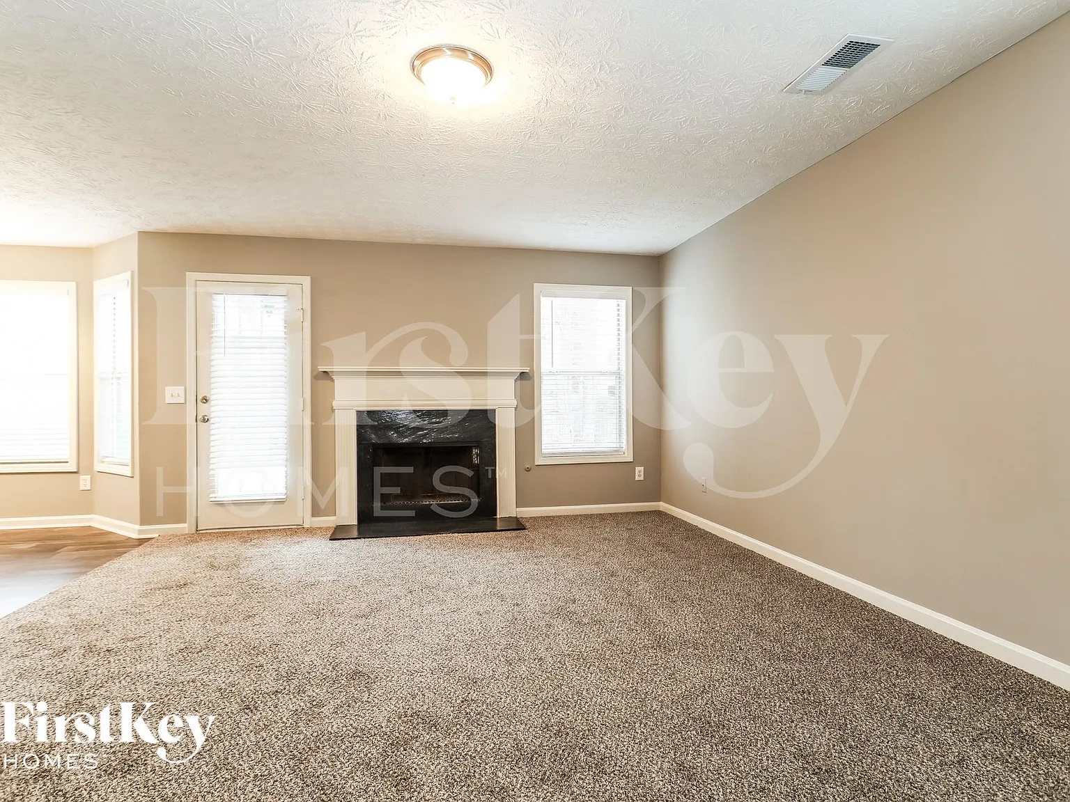 4 bed, 2.5 bath, 2572 sqft, $3,015 — Photo 2