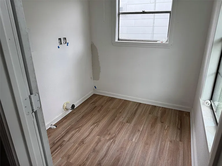 411 N Baron St — Photo 4