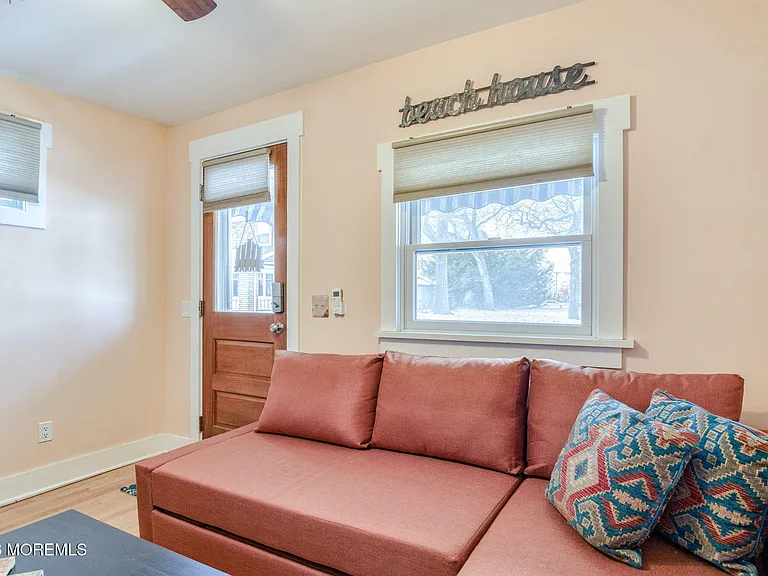 127 Lawrence Ave — Photo 3