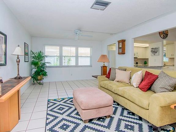 2nd image of 10633 Del Prado Dr W