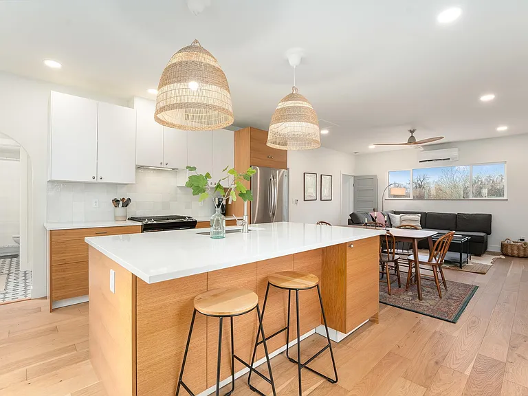 2417 N Overland Trl — Photo 12