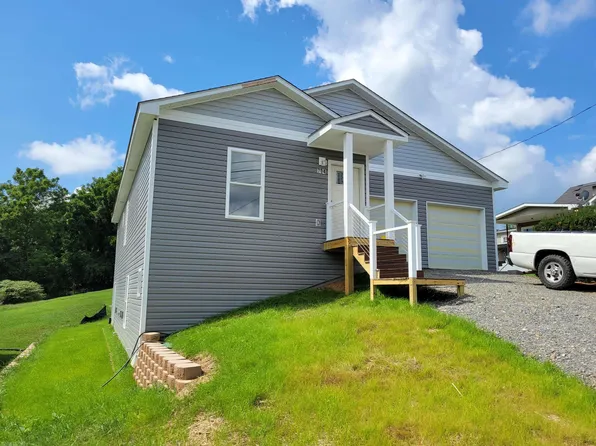 704 Pendleton St, Radford, VA 24141