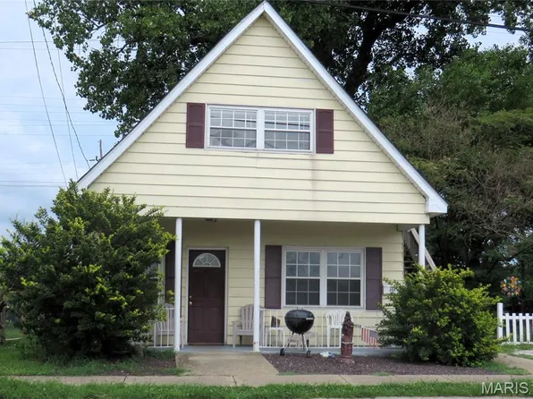 35 N Main St, Wood River, IL 62095