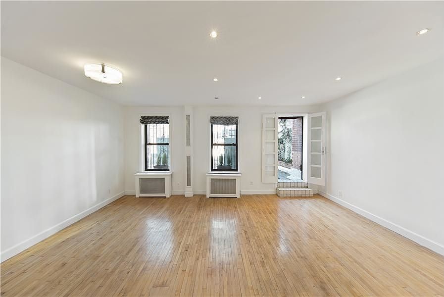 2nd image of 24 Minetta Ln APT 3