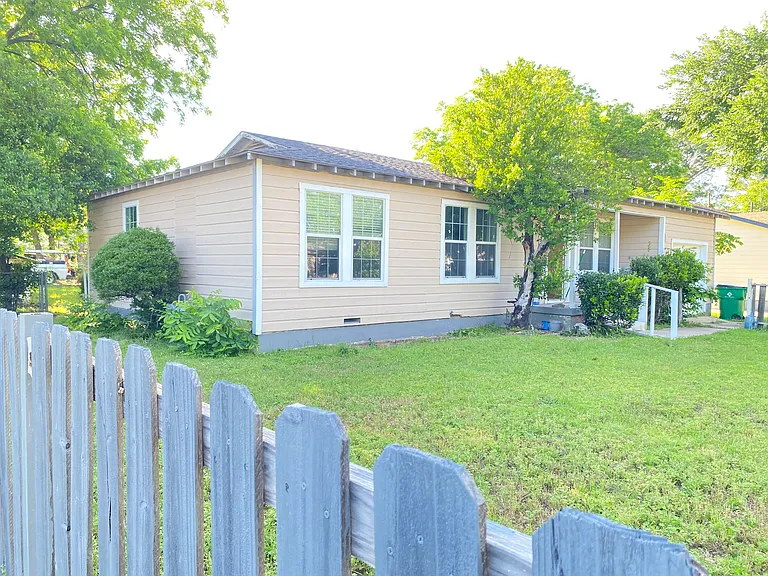 3 sides open, corner lot