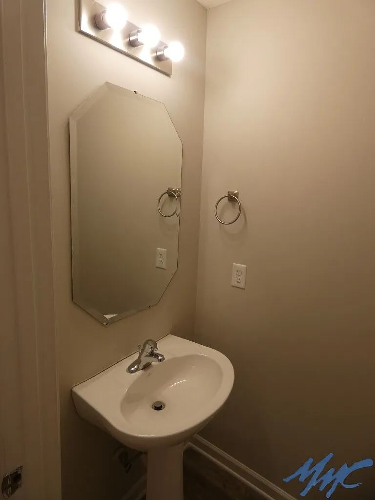 3 bed, 2.5 bath, 2143 sqft, $2,200 — Photo 3
