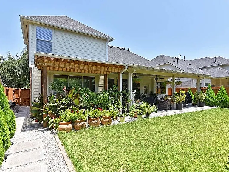 22121 Atwater Canyon Ln — Photo 23