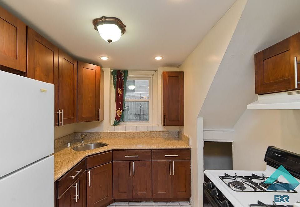 1st image of 333 Lincoln Pl #2