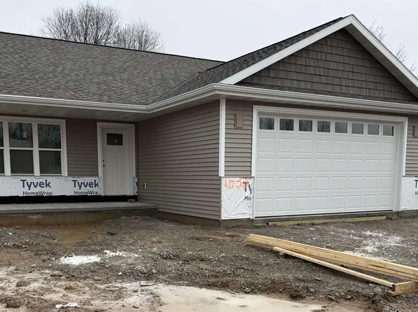 1632 Emerson Ct, Green Bay, WI 54313