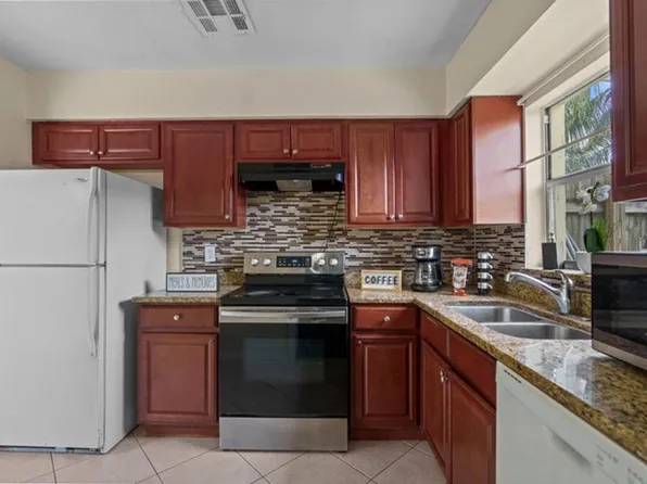 1498 NW 1st St, Boynton Beach, FL 33435