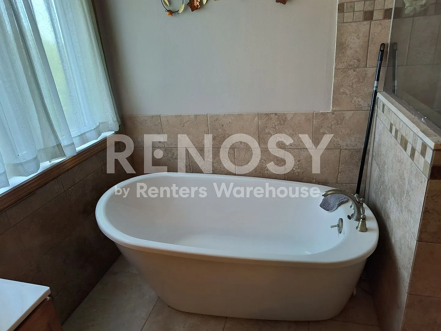 Available August 1st 7 Bedroom 4 Bath Single Family Home in Lakeville — Photo 3