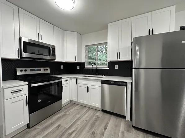 740 Mozley Dr SE, Smyrna, GA