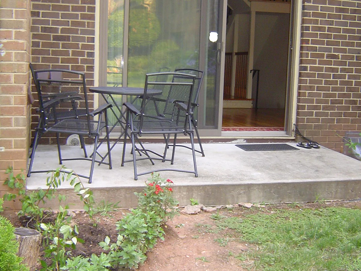 323 Gill Ln — Photo 3