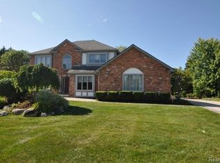 854 Englewood Dr, Rochester Hills, MI 48309