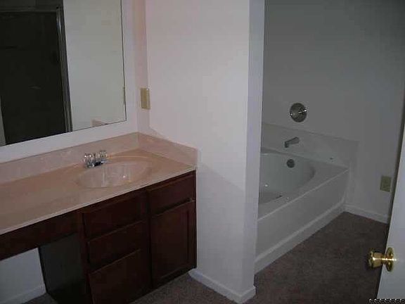 4th image of 792 Thornwood Ln