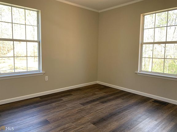 5th image of 102 Birchwood Dr