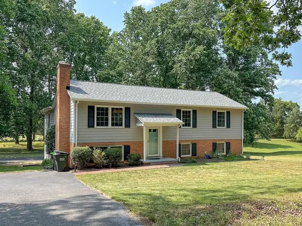 105 Terrybrook Dr, Charlottesville, VA 22911