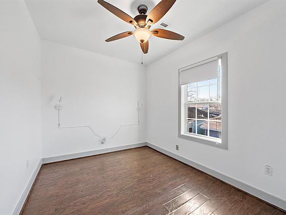 5th image of 240 N York St Unit 2