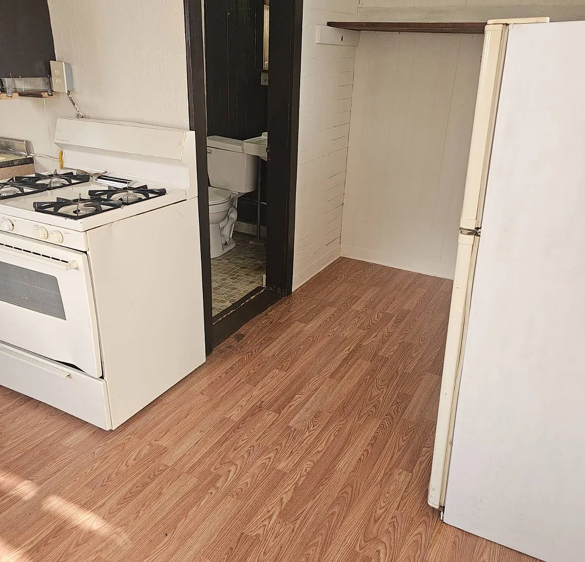 Studio, 1.0 bath, $625 — Photo 4