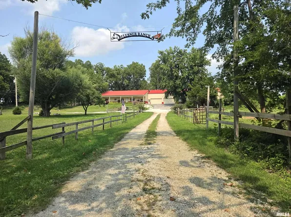 1227 Summers Ln, Quincy, IL 62305