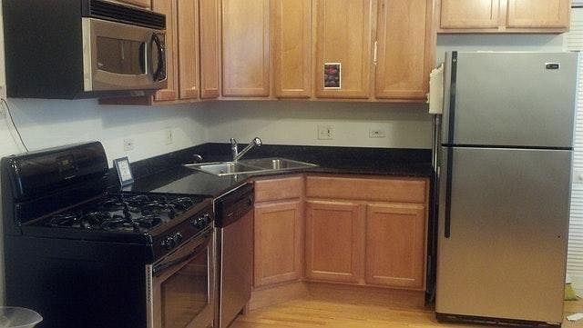 2nd image of 6812 N Wayne Ave APT 4E