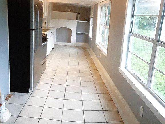 4th image of 33730 Crestwood Ave #B
