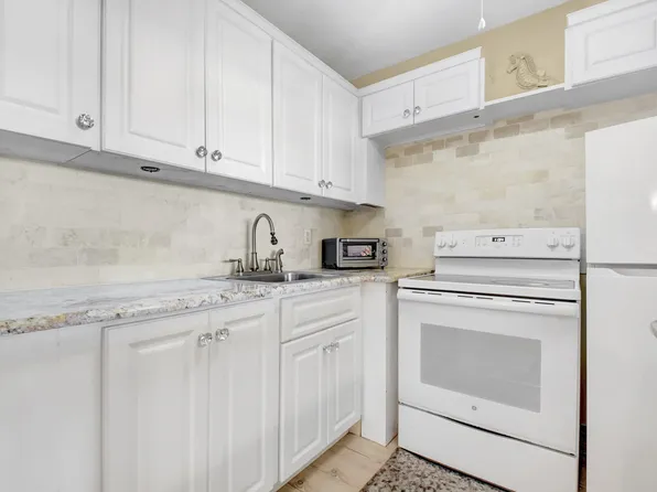 39 Waltham E B, West Palm Beach, FL 33417