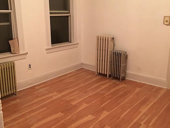 4th image of 40 Romaine Ave