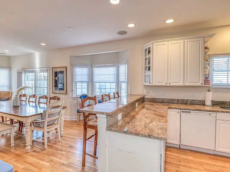 119 N Belmont Ave — Photo 13