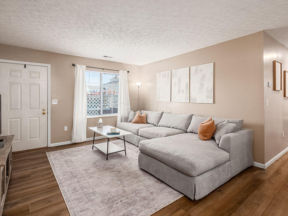 5th image of 253 Residence Dr
