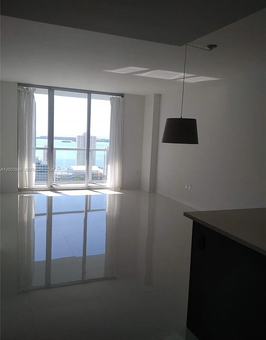 500 Brickell E — Photo 3