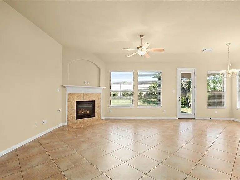112 W Adelanta Pl — Photo 8