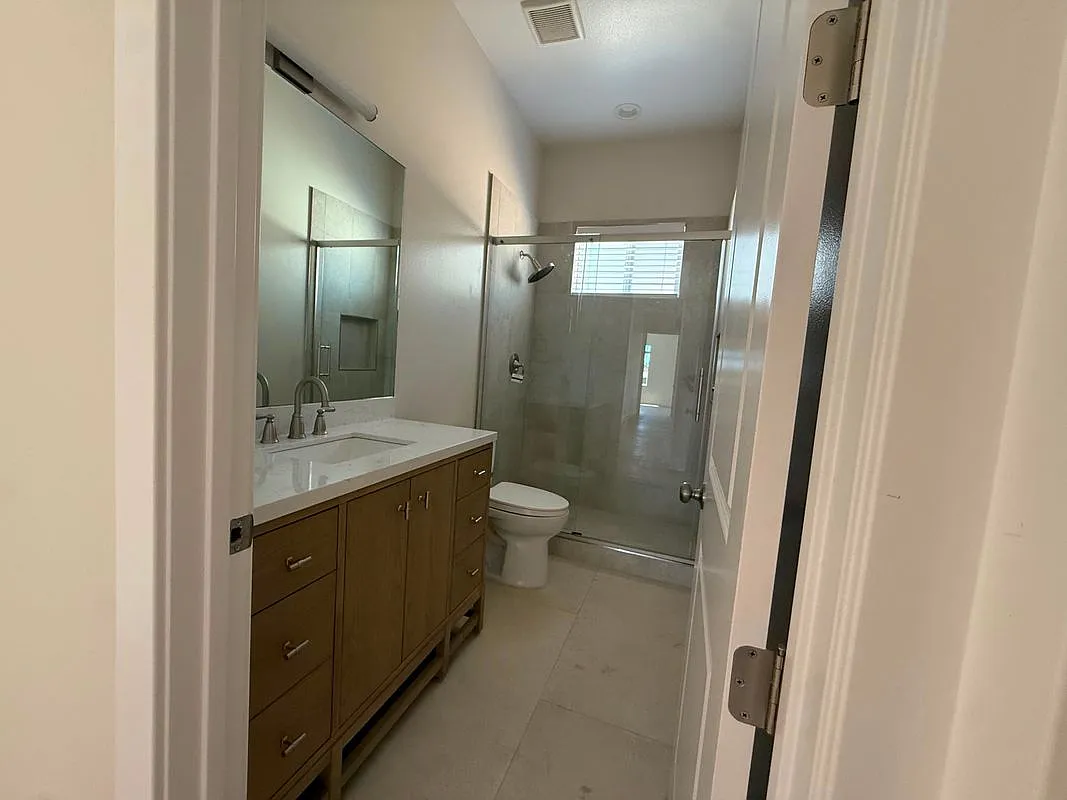 3 bed, 2.0 bath, 1180 sqft, $3,895 — Photo 3