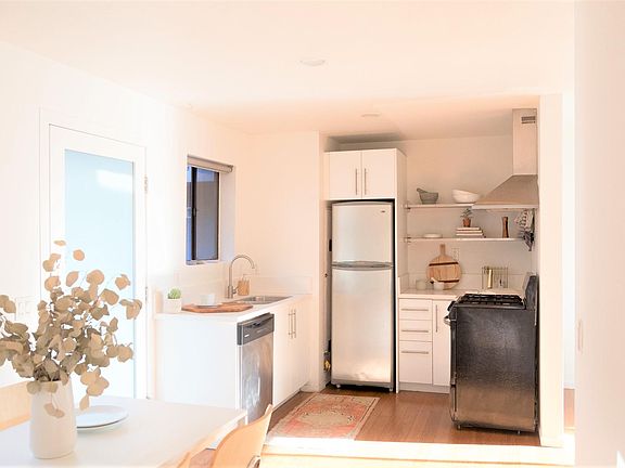 3rd image of 2117 W Clinton St #202