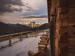 8 Geronimo Trl, Maggie Valley, NC 28751