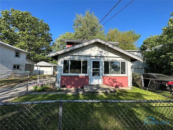 2nd image of 2061 Grange St