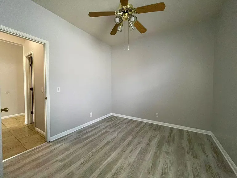 11603 Marshall St — Photo 10