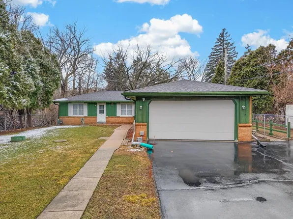 W231S2543 Racine AVENUE, Waukesha, WI 53186