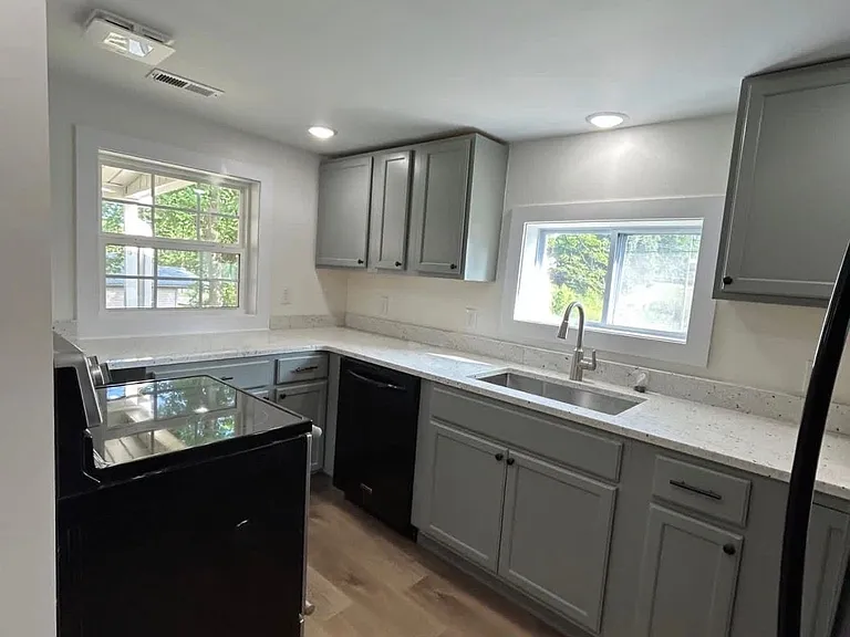803 Lang St SE — Photo 6