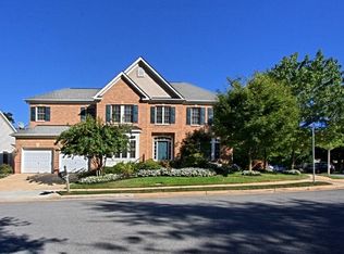 3829 Highland Oaks Dr, Fairfax, VA 22033