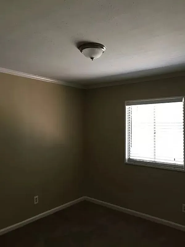 3 bed, 1100 sqft, $1,300 — Photo 4