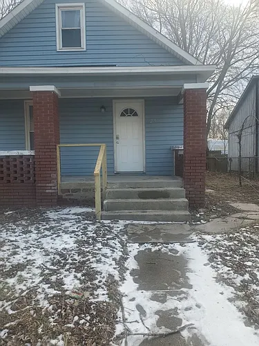 623 W 9th St Photo 1